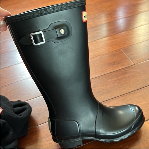 HUNTER rain boots with socks , boot buffer, duffle bag. Size US 3b/4G. Black. - Picture 2 of 7